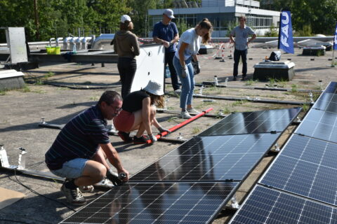 Zum Artikel "Jetzt anmelden und gemeinsam eine PV-Anlage bauen!"