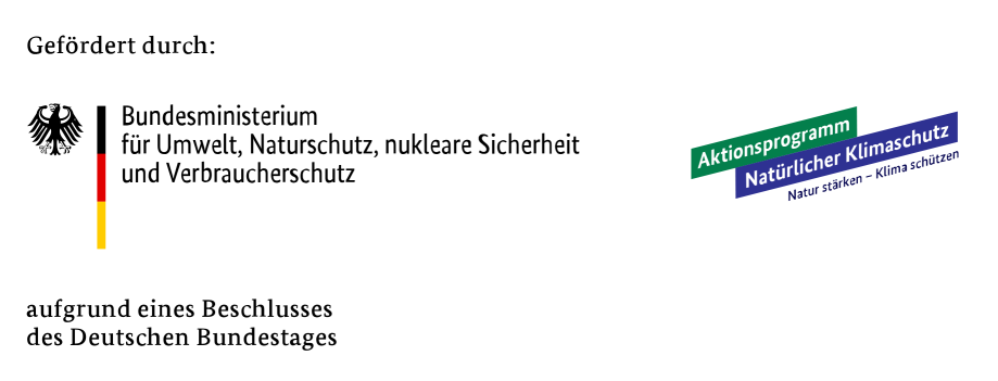 Logos des "Bundesministeriums für Umwelt, Naturschutz, nukleare Sicherheit und Verbraucherschutz" und des "Aktionsprogramms Natürlicher Klimaschutz"